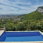 54 * Klis
